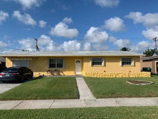 Fairway Plaza, 10421 SW 162nd Ter, Palmetto Estates, Florida 33157, image 1