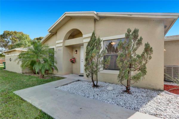 Westwind Lakes Garden Homes, 6833 SW 152nd Ct #35-33, Kendall West, Florida 33193, image 1