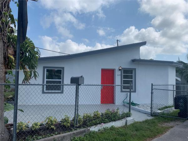 Trailer City, 2201 NE 135th Ln, North Miami Beach, Florida 33181, image 1