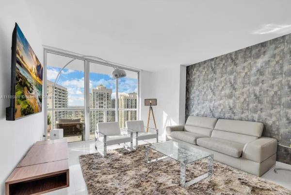 Icon Brickell Tower 3, 485 Brickell Ave #3607, Miami, Florida 33131, image 2