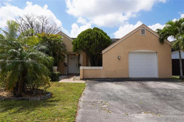 Lakes Of Avalon, 7944 NW 190th Ter, Hialeah, Florida 33015, image 2