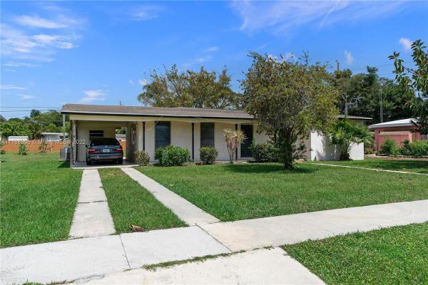 121 Banyan Dr, Florida 34952, image 2