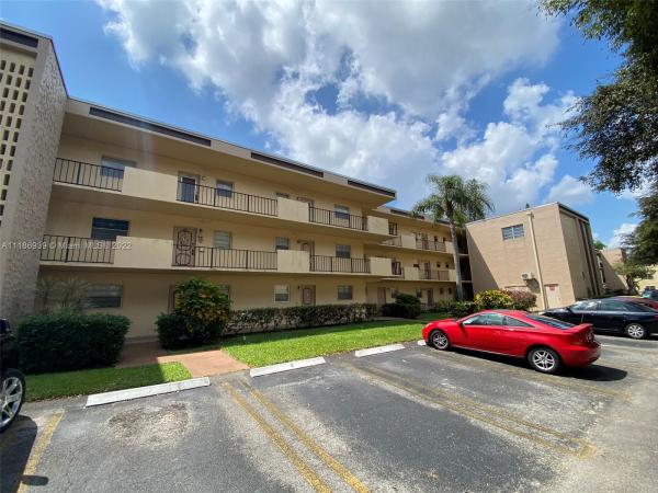 Berkley House Of Carriage Hills, 100 Ashbury Rd #302, Hollywood, Florida 33024, image 1