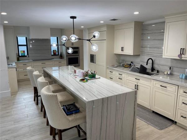 Poinciana Island Yacht & Racquet Club, 318 Poinciana Dr #810, Sunny Isles Beach, Florida 33160, image 2