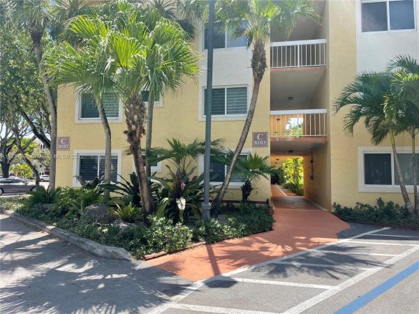 Village Of Kings Creek, 8103 Camino Real #C-211, Glenvar Heights, Florida 33143, image 2
