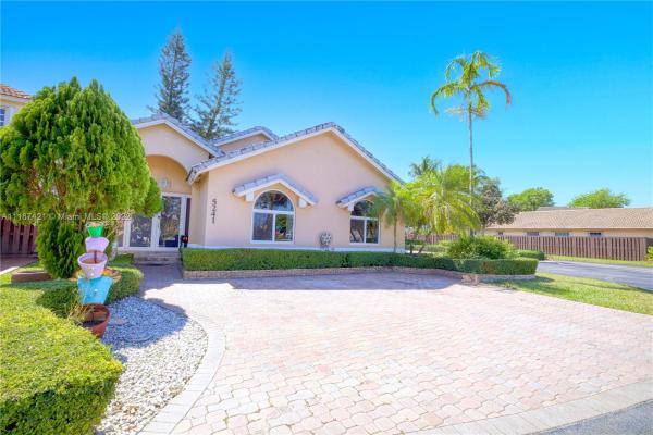 Le Mirage At Lakes Of The Meadow, 5241 SW 153rd Ave, Kendall West, Florida 33185, image 1