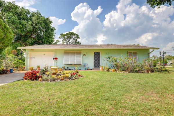 403 NW Sherbrooke Ave, Florida 34983, image 2