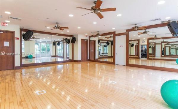 Turnberry On The Green, 19501 W Country Club Dr #313, Aventura, Florida 33180, image 2