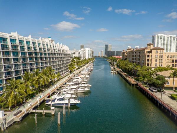 Alaqua, 3001 NE 185th St #210, Aventura, Florida 33180, image 2