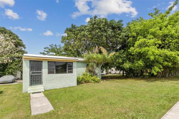 West Perrine No HOA, 10465 SW 174th Ter, West Perrine, Florida 33157, image 2