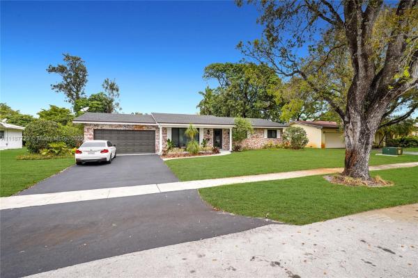 Mirror Lake Estates, 7541 NW 13th St, Plantation, Florida 33313, image 2