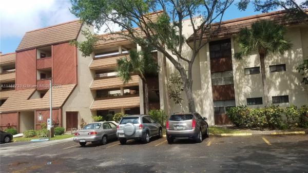 Summertree Village, Ives Estates, Florida 33179, image 1