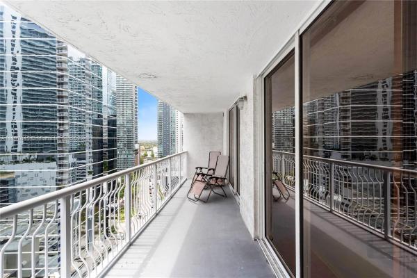 The Club At Brickell Bay, 1200 Brickell Bay Dr #2119, Miami, Florida 33131, image 2