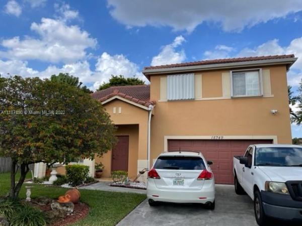 Weitzer At Lago Mar, 15749 SW 74th St, Kendale Lakes, Florida 33193, image 2