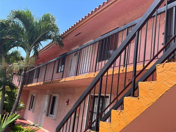 Hialeah Club Villas, 2194 W 60th St #22212, Hialeah, Florida 33016, image 1