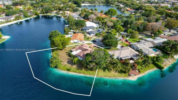 Miami Lakes Residential, 7260 Poinciana Ct, Miami Lakes, Florida 33014, image 2