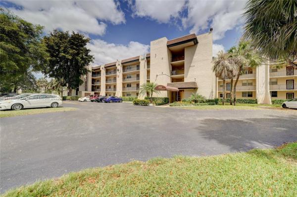 Lagoon Place, 9325 Lagoon Pl #204, Davie, Florida 33324, image 2