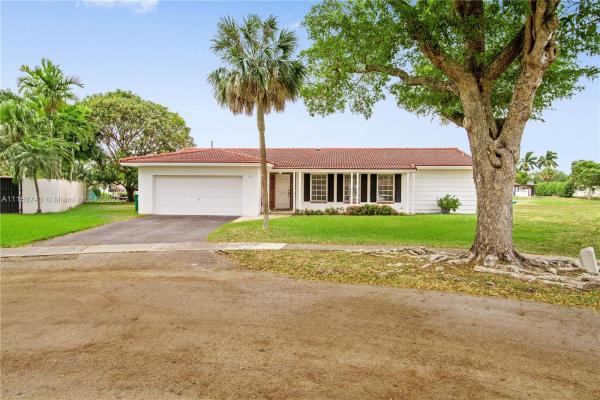 Miami Lakes Residential, 7181 Bamboo Ct, Miami Lakes, Florida 33014, image 2