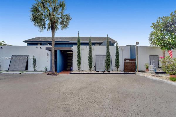 Windmill Gate, 6426 Milk Wagon Ln #6426, Miami Lakes, Florida 33014, image 2