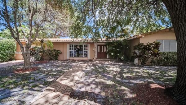 4825 SW 64th Pl, Unincorporated Dade County, Florida 33155, image 2