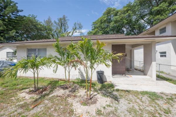 11320 Peachtree Dr, Unincorporated Dade County, Florida 33161, image 2