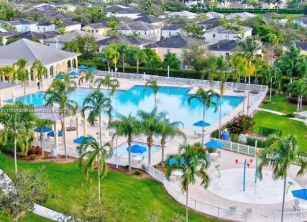 Fiji, 2935 SE 1st Dr #5, Homestead, Florida 33033, image 2