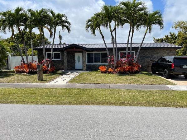 Pine Tree Manor, 9321 Jamaica Dr, Cutler Bay, Florida 33189, image 1