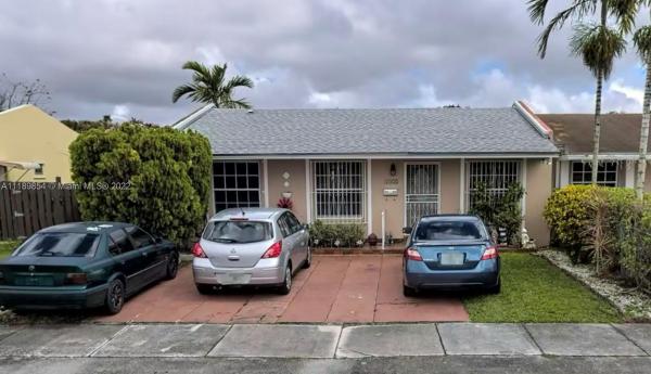 Royale Green, 4355 SW 129th Ave, Kendale Lakes, Florida 33175, image 2