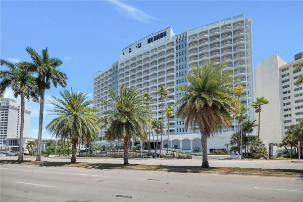The Carriage House, 5401 Collins Ave #411, Miami Beach, Florida 33140, image 2