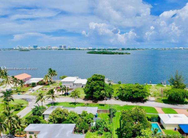 10850 N Bayshore Dr, Unincorporated Dade County, Florida 33161, image 2