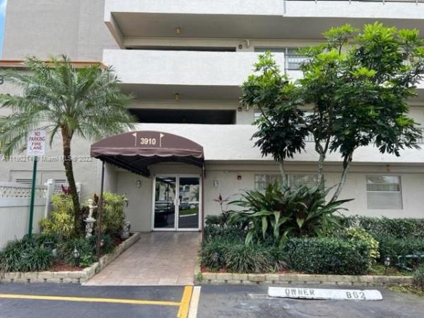 The 18th Hole At Inverrary, 3910 Inverrary Blvd #208-B, Fort Lauderdale, Florida 33319, image 1