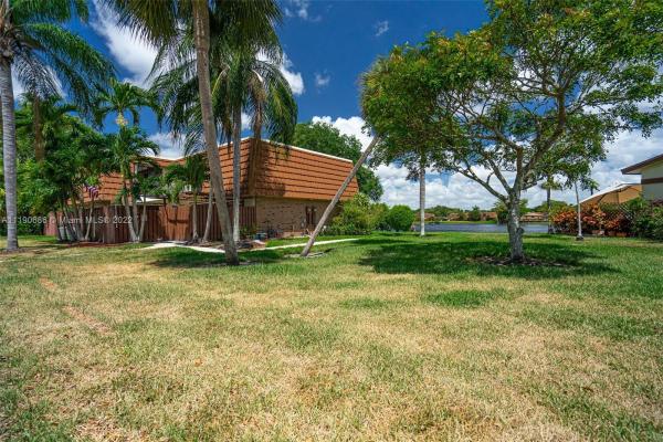 Village At Lake Pine, Davie, Florida 33325, image 2