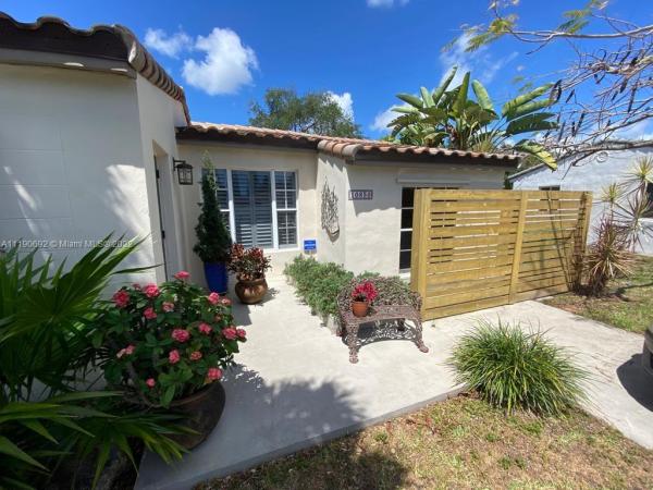 10850 Peachtree Dr, Unincorporated Dade County, Florida 33161, image 2