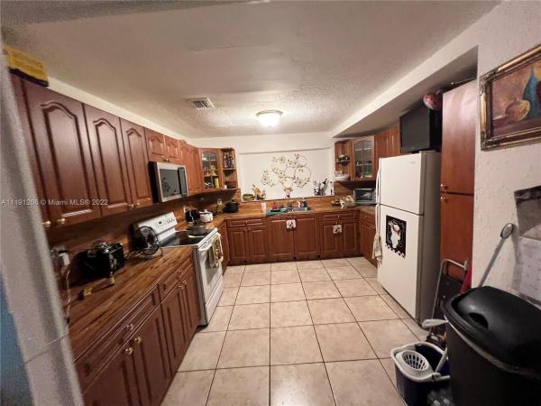 Miami Gardens Manor, 19821 NW 52nd Ave, Miami Gardens, Florida 33055, image 1