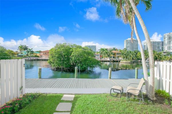 Poinciana Island Yacht & Racquet Club, 377 Poinciana Dr #1116, Sunny Isles Beach, Florida 33160, image 2