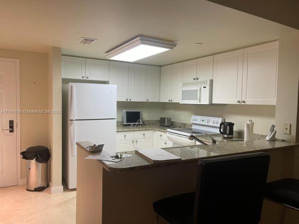 Turnberry On The Green, 19501 W Country Club Dr #2511, Aventura, Florida 33180, image 2
