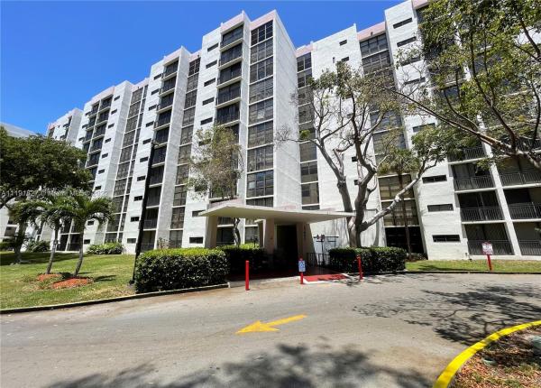 Plaza Of The Americas, 17021 N Bay Rd #529, Sunny Isles Beach, Florida 33160, image 2