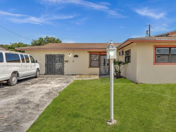Carol City, 2913 NW 185th Ter, Miami Gardens, Florida 33056, image 2