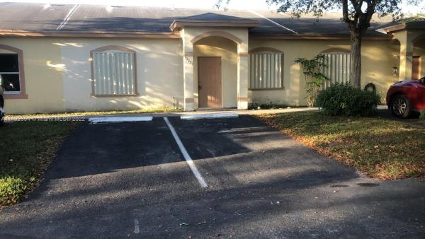 Waterside Townhomes, 13931 SW 282nd St #13931, Leisure City, Florida 33033, image 2