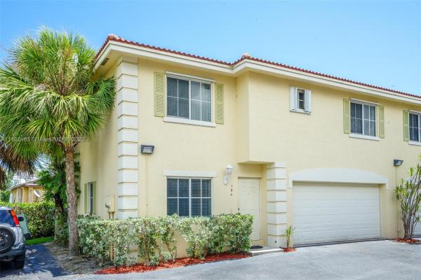 Deerfield Court Townhomes, 194 SE 2nd St #194, Deerfield Beach, Florida 33441, image 1