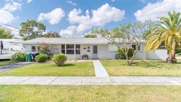 Darlington Manor, 9551 SW 58th St, Sunset, Florida 33173, image 2
