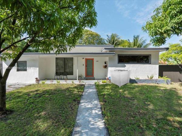 R & J Manor, 1195 NE 147th St, North Miami, Florida 33161, image 1