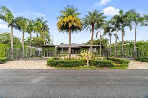 Biscayne Gardens, 13841 NE 1st Ave, Golden Glades, Florida 33161, image 2