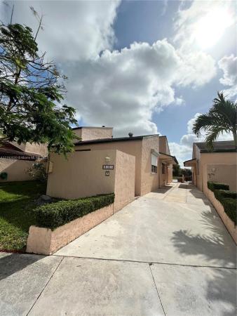 Oakview, 9181 Fontainebleau Blvd #7, Fountainebleau, Florida 33172, image 1