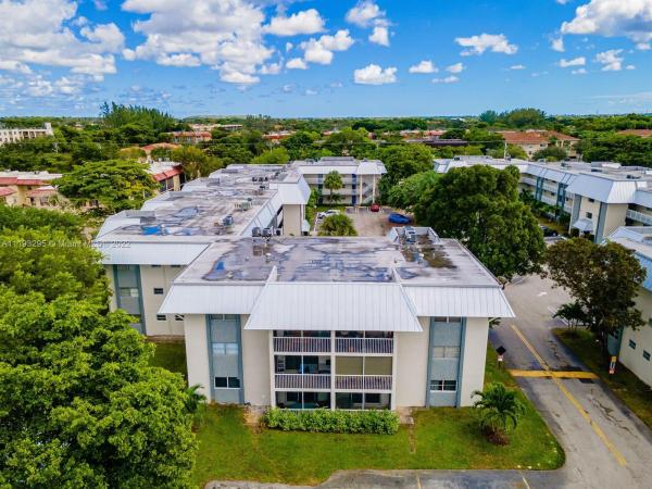 Foxwood Hollow At Coral Springs, 2960 Riverside Dr #121-2, Coral Springs, Florida 33065, image 1
