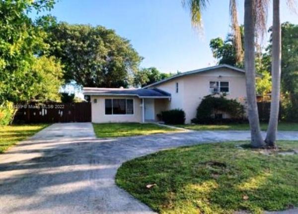 Mansionette Homes, 1215 NE 200th St, Ives Estates, Florida 33179, image 1