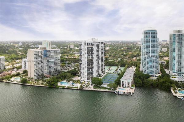 Brickell Bay Club, 2333 Brickell Ave #1804, Miami, Florida 33129, image 2