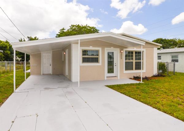 Southern Pines, 2009 Avenue O, Fort Pierce, Florida 34950, image 1