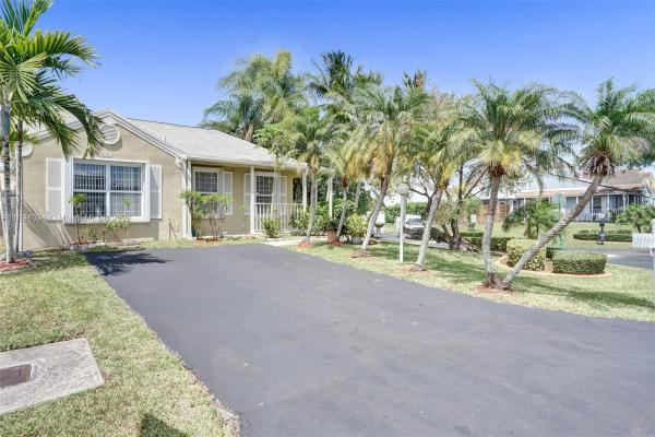 Catalina West, 10101 SW 222nd St, Cutler Bay, Florida 33190, image 2
