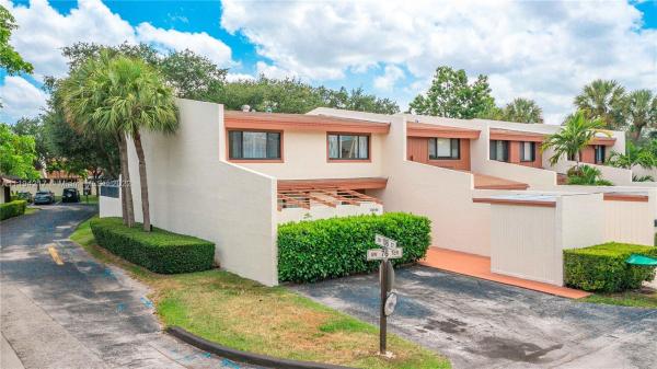 Sunset Kendall Villas, 10646 SW 76th Ter, Kendall, Florida 33173, image 1